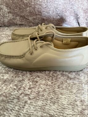 Cobbie Cuddlers Sz9.5W Taupe Leather Lace Up Comfort Nursing Shoes Vintage